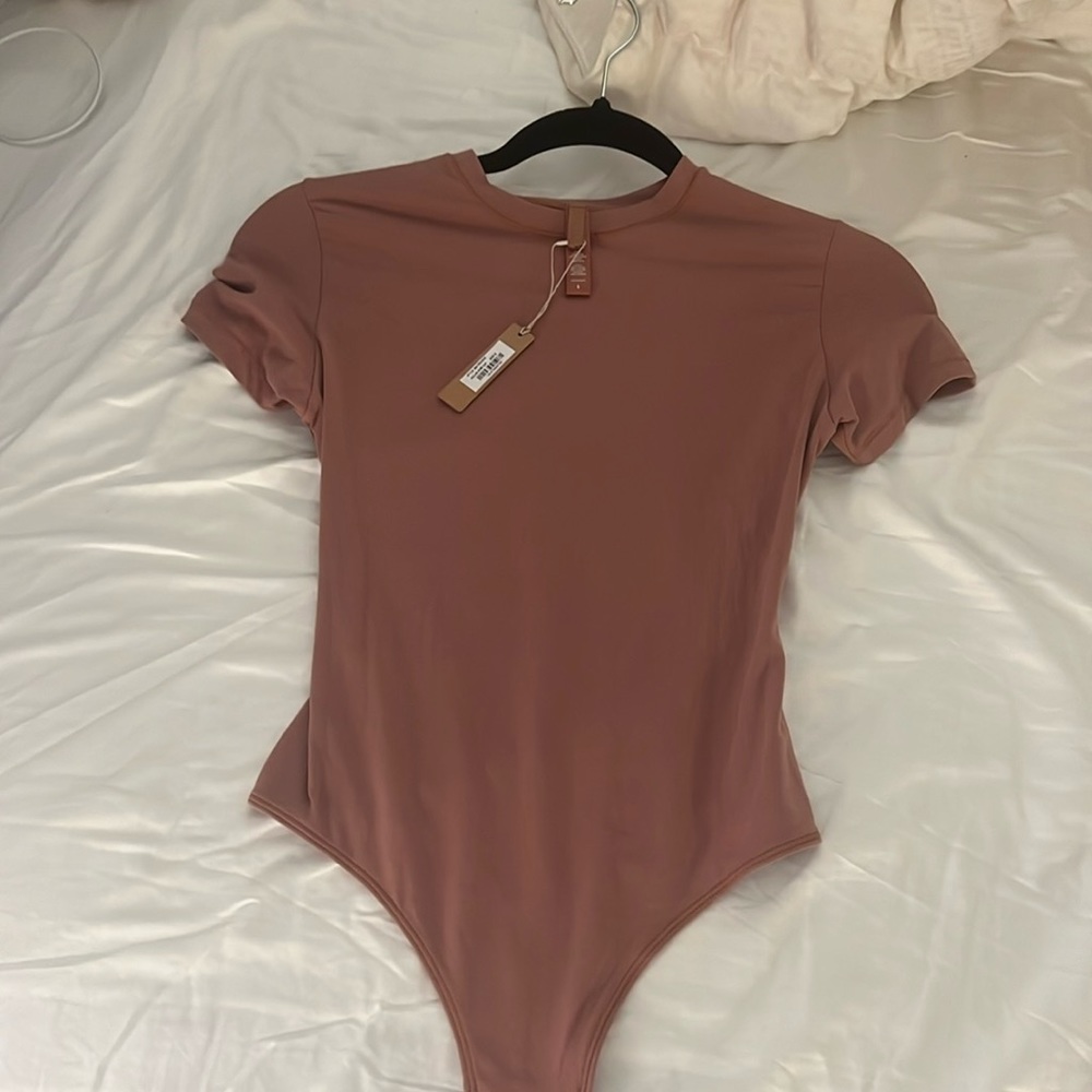 NWT color clay LIMiTED EDITION -SKIMS- size small